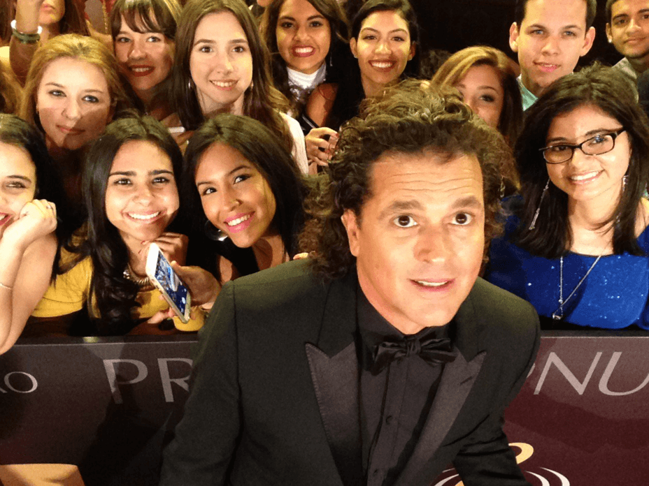 Carlos Vives tampocó se perdió el momento de las selfies.