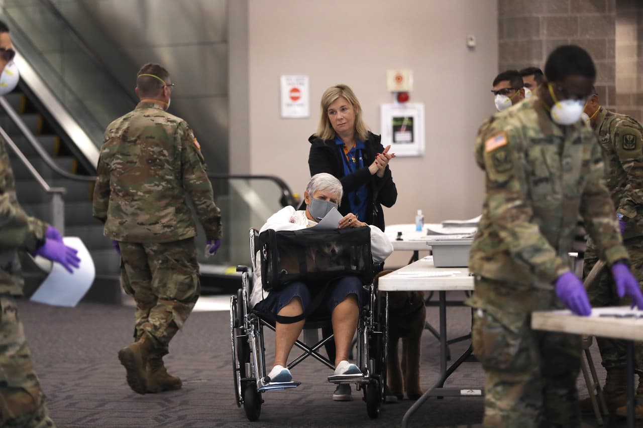 Cuomo aumentará presencia de Guardia Nacional en aeropuertos de NY para velar por medidas contra el coronavirus 