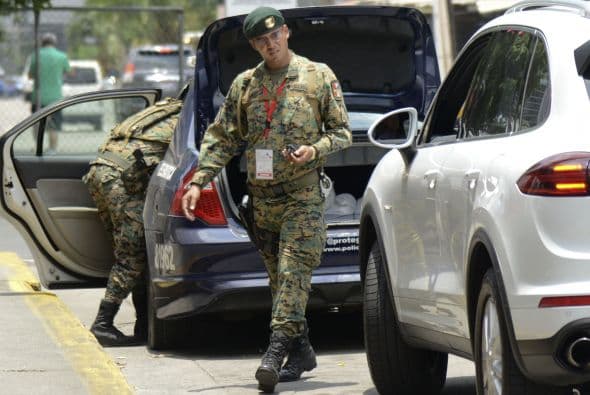 El ejército colocó retenes en el área aledaña al centro de convenciones que albergará la VII Cumbre de las Américas en Atlapa.