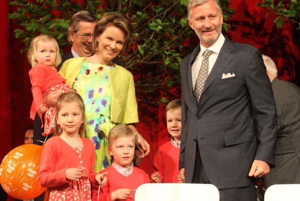 Elisabeth de Bélgica es la heredera al trono de su padre, Felipe, el rey de los Belgas. Tiene 12 años y es la mayor de cuatro hermanos.Además de su formación real, asiste al colegio y toma clases de danza. Sus padres han procurado que su vida pública sea limitada, sin embargo toma su papel ocasionalmente y siempre deja una buena impresión.Comparte mucho tiempo con sus padres y hermanos en actividades muy familiares.