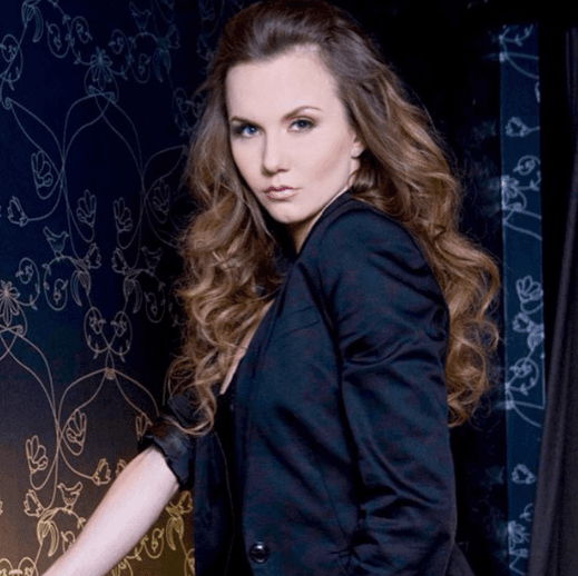 Durante un tiempo, Michelle apostó por una larga y castaña cabellera.