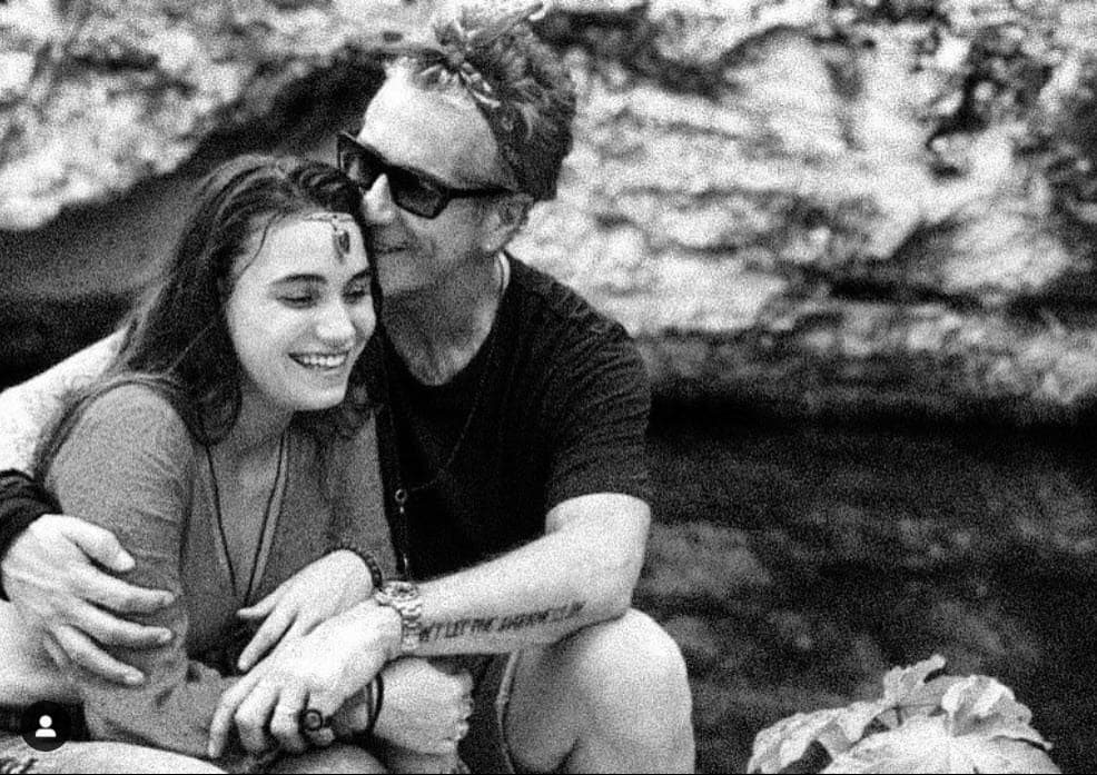 Aclaró que los planes de una boda civil y religiosa siguen en pie. 
<br>