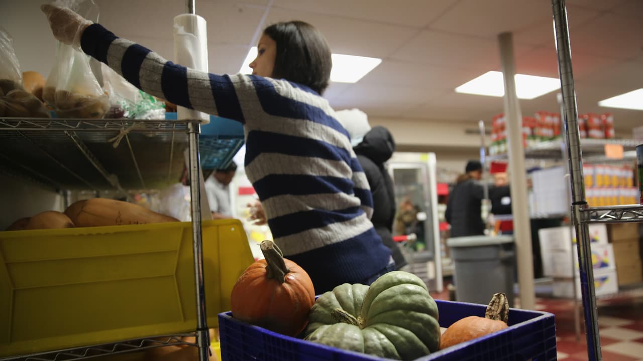 Más de 90,000 personas en Illinois afectadas por recorte al programa SNAP; "Esto es cruel", dice Gobernador