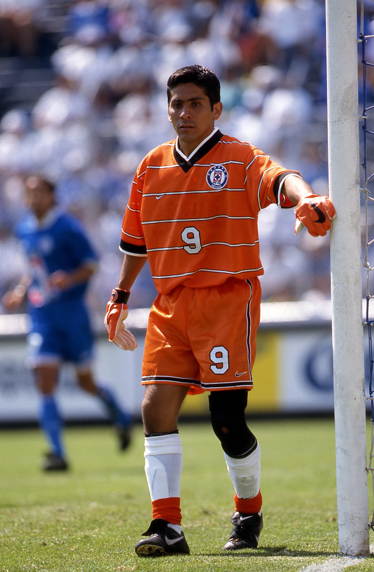 Sin embargo, el hito entre los arqueros en México y números de playeras fue Jorge Campos, cuando vistió la '9' en Cruz Azul.