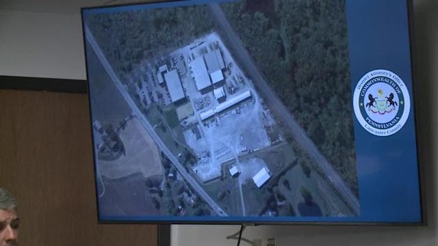 Los restos fueron encontrados en una tumba a lo largo de las vías del tren detrás de un negocio donde había trabajado Smoker.