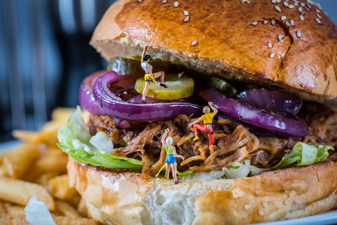 Además de crear dioramas, Péter Csákvári es fanático de la fotografía de concieros en vivo; de hecho ese fue su primer trabajo redituable una vez que compró su camara profesional.