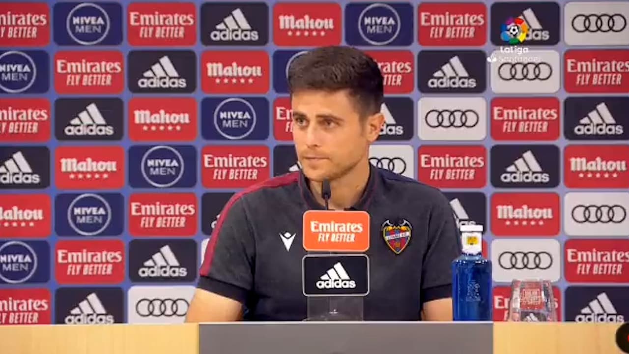 Periodista despistado se hace viral por 'olvidar' descenso del Levante