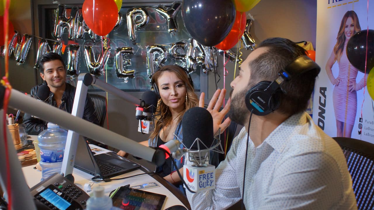 La conversación fue muy amena y el cantante disfrutó de su visita a 
<b>El Free-guey show</b>.