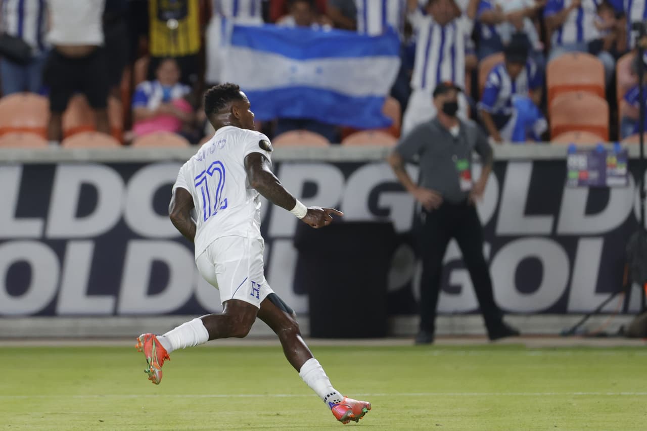 Desanimados y con menos de 5 minutos en el reloj, Granada se desorganizó y provocó que al 87', Rommel Quioto anotara el 4-0 definitivo.