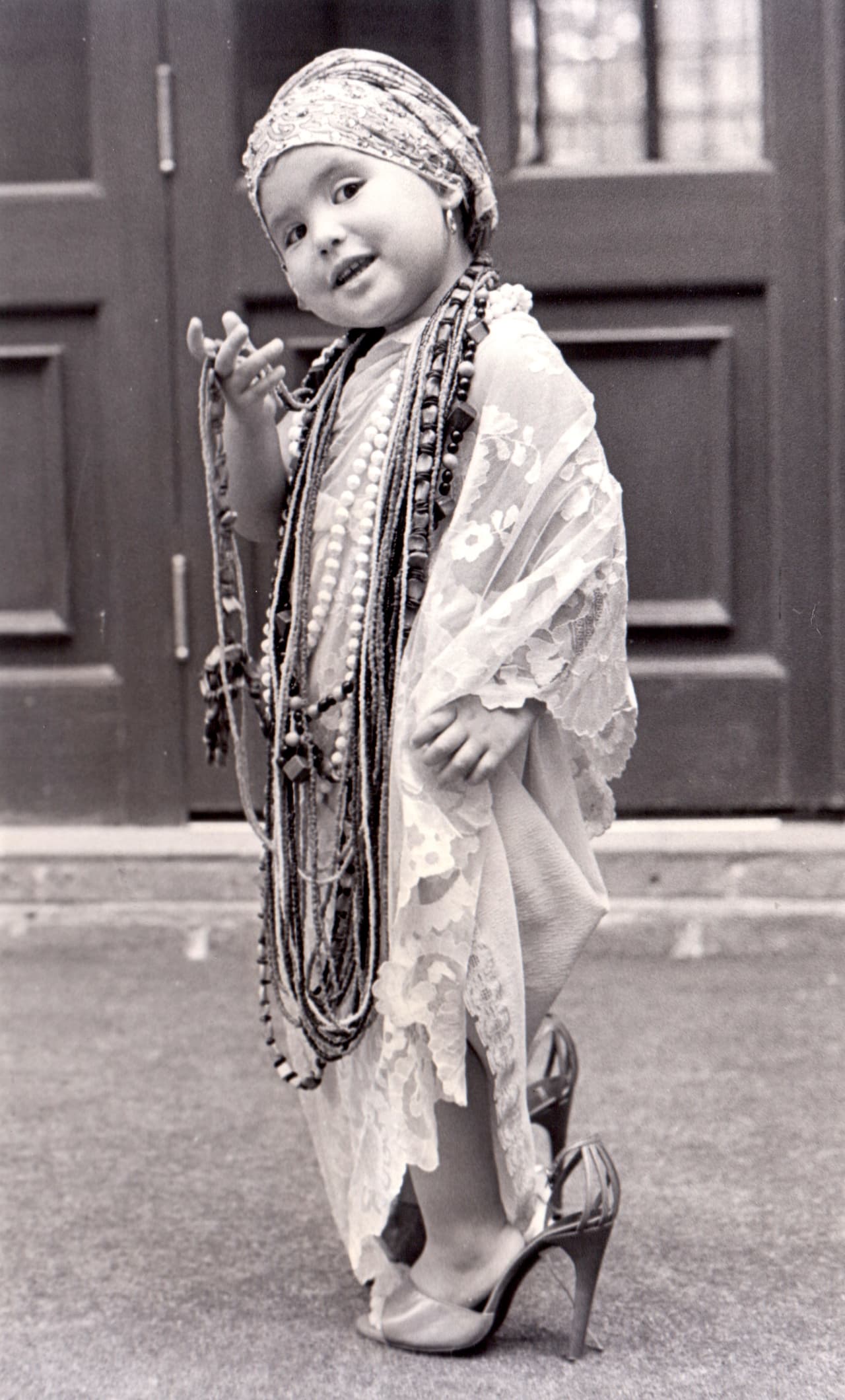 Otra actriz que debutó siendo una bebé fue Angélica Vale, quien con tan solo dos meses de nacida apareció en su primera telenovela.