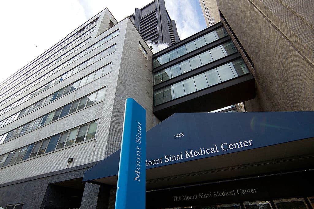 En este análisis el Hospital Mount Sinai también mostró un "alto rendimiento" en otros procedimientos y afecciones, como cirugía de válvula aórtica, enfermedad pulmonar obstructiva crónica, cirugía de cáncer de colon, diabetes y ataque cardíaco, entre otros.