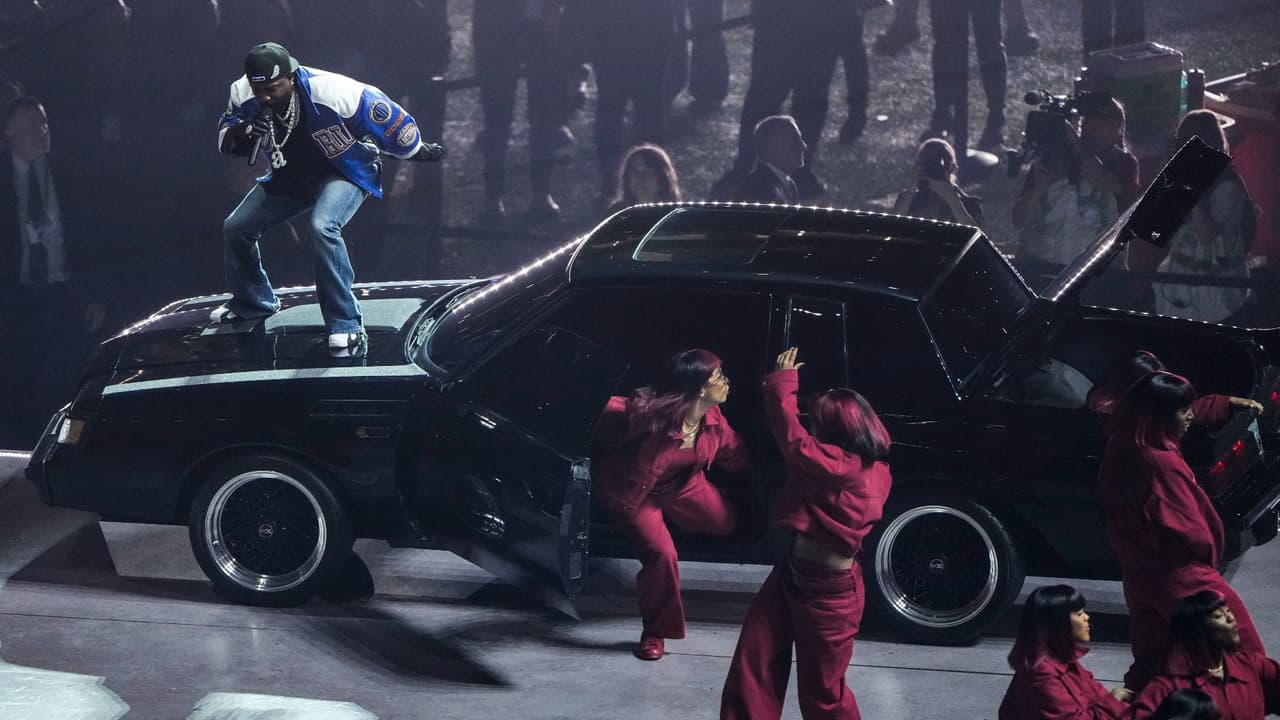 Lamar abrió el Show de Medio Tiempo del Super Bowl montado en este auto.