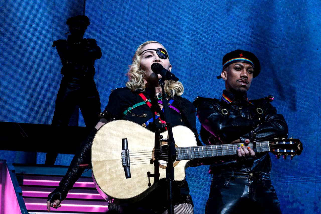 Madonna, un ícono de la comunidad LGBTQ, fue una de las artistas que se presentó en el desfile de este domingo en Nueva York.
