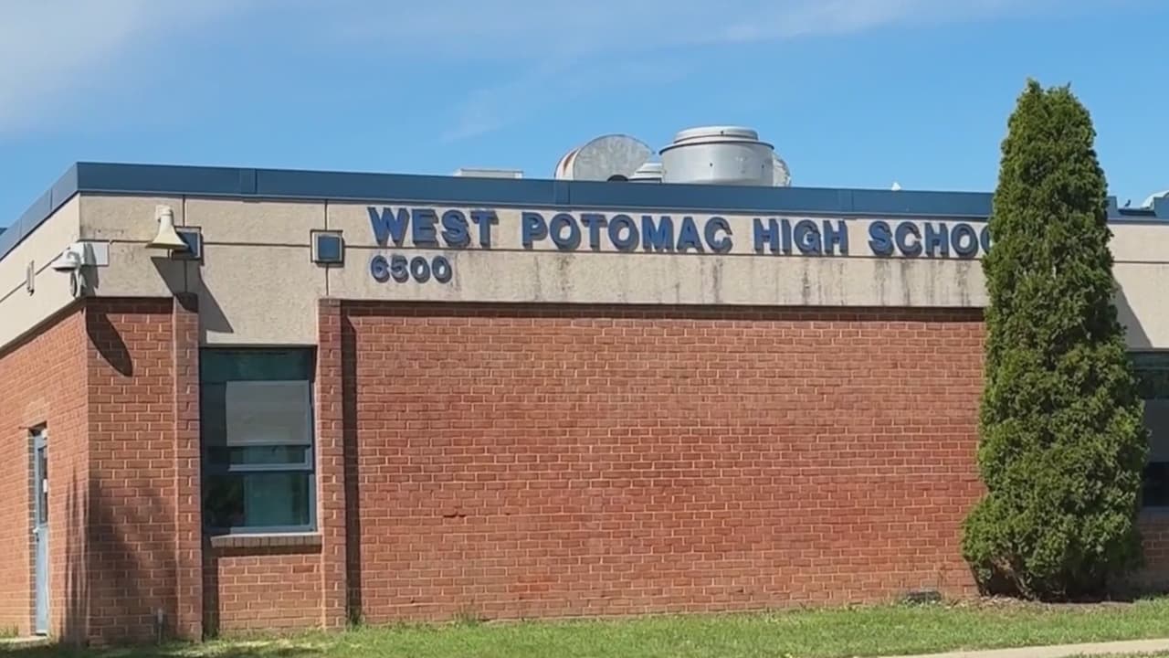 Acusan a adolescente de 15 años de apuñalar a su compañero dentro de escuela de Fairfax