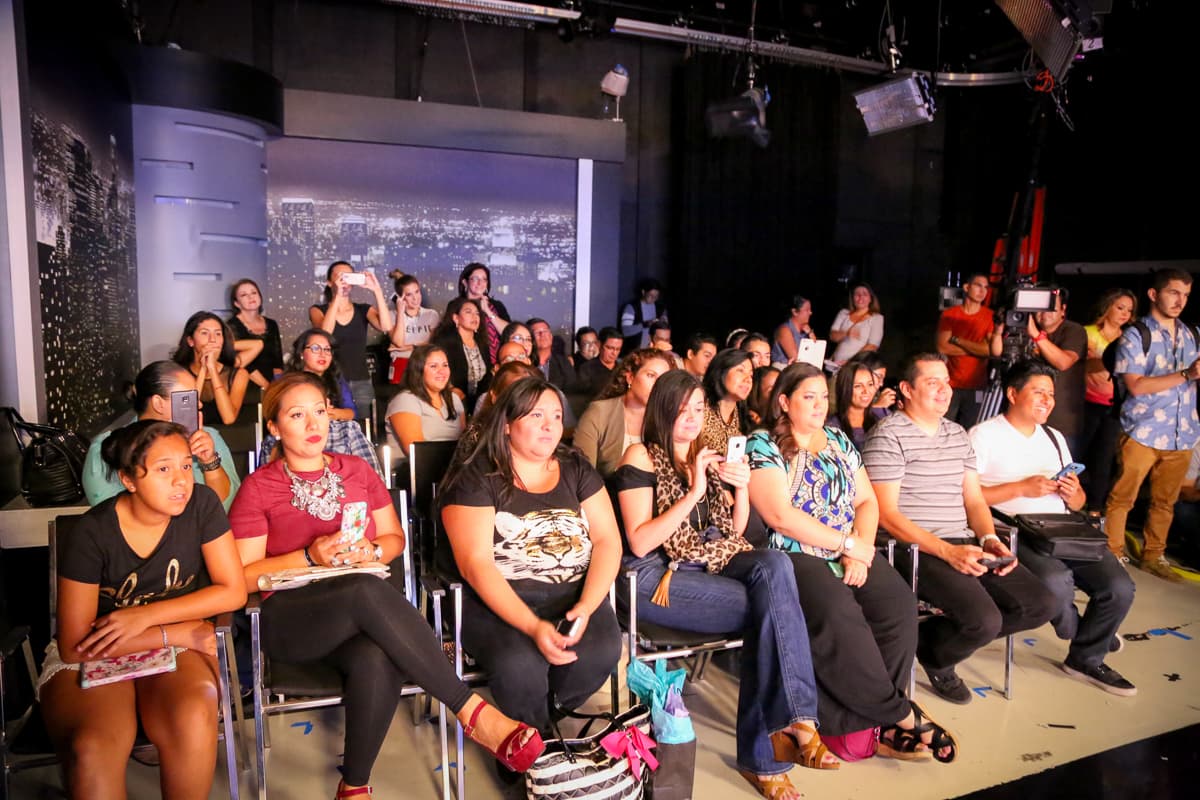 El cantante español y nominado a tres premios Latin Grammy estuvo en los estudios de Klove para deleitar a sus fans.