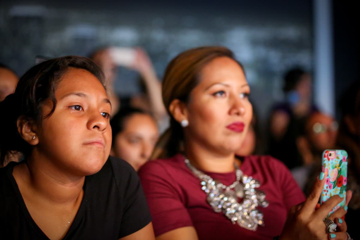 El cantante español y nominado a tres premios Latin Grammy estuvo en los estudios de Klove para deleitar a sus fans.