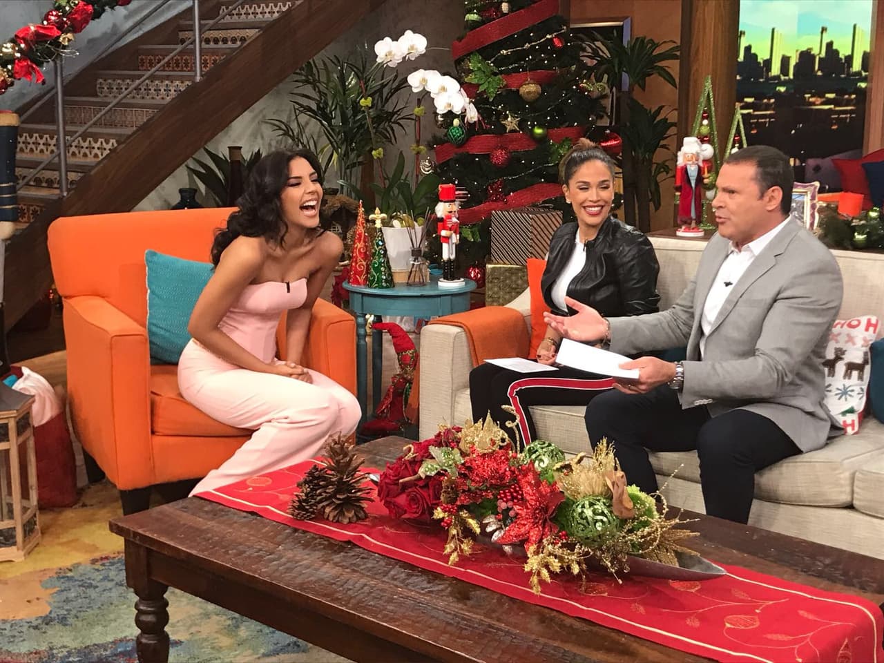 También la vimos emocionarse al escuchar el mensaje del cantante Sebastián Yatra, quien le dedicó unas bellas palabras.