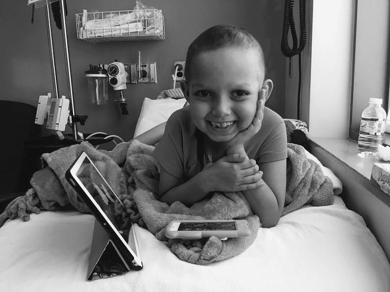 <b>Un hospital de Los Ángeles usa los latidos del corazón de una niña para crear una canción para su afligida familia. | </b>Jaelyn Glaz murió en junio de 2018, solo seis días antes de cumplir los nueve años. 
<a href="https://www.univision.com/noticias/sucesos/hospital-de-los-angeles-usa-los-latidos-del-corazon-de-una-nina-para-crear-una-cancion-para-su-afligida-familia">Sus restos mortales fueron esparcidos en una playa</a> de Hawaii.