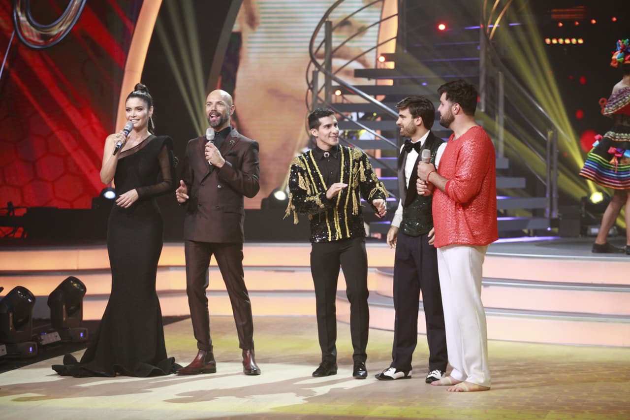 Los otros dos fueron Rommel Pacheco y Santiago Ramundo... El primero fue nominado por sus compañeras y el segundo por los jueces. Los tres debieron regresar al escenario.