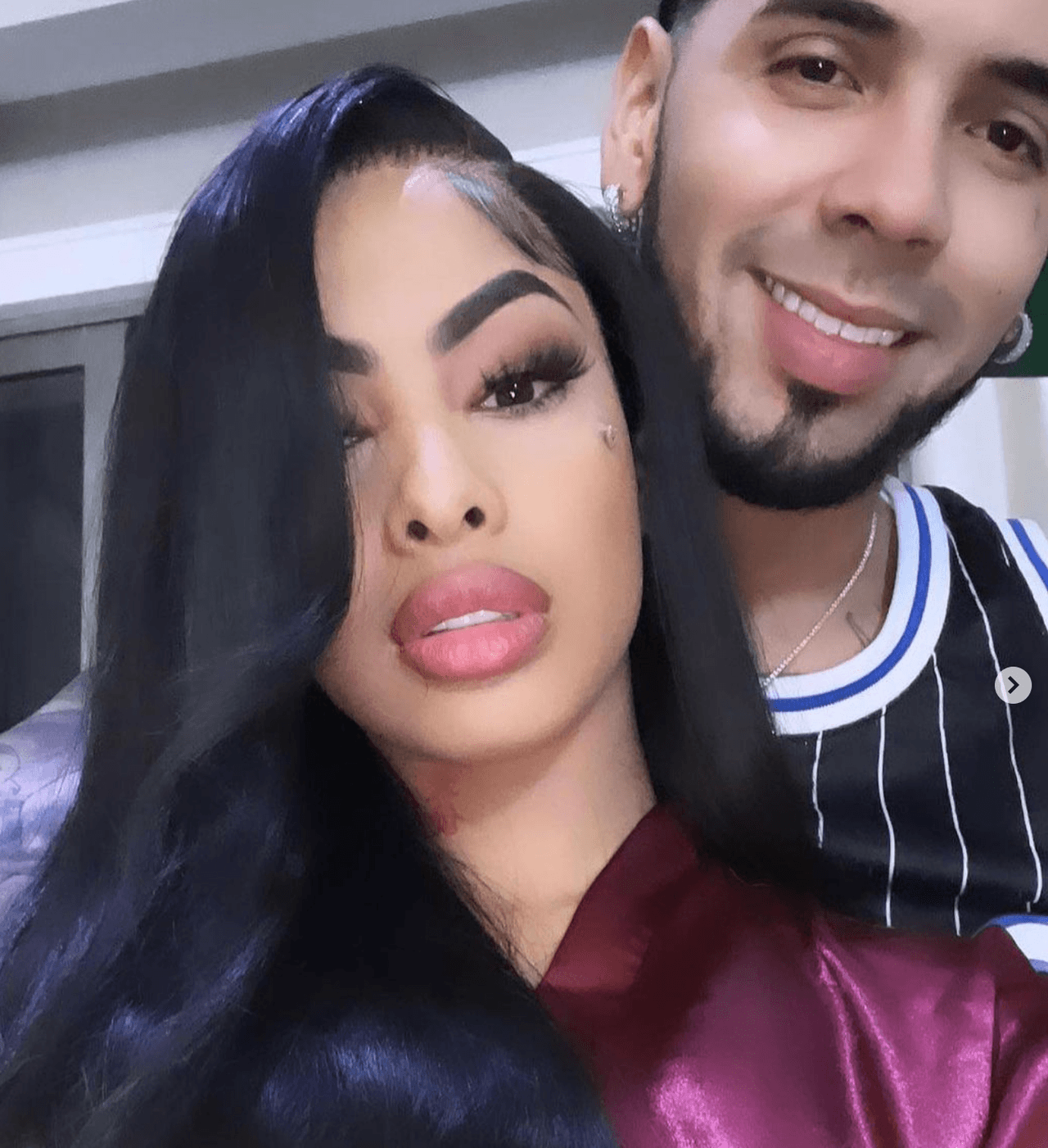 Con duras palabras, los seguidores de Anuel AA han criticado su desapego con el público. “Real tenias que ser con Tu Publico no con una Mujer y en esta letras nos mandaste a la m*** Todos Tus Fanáticos, todo por una Mujer que te llevo al Fracaso, que refleja este tema? por lo Visto aquí más de Uno te esta Abandonando. ”