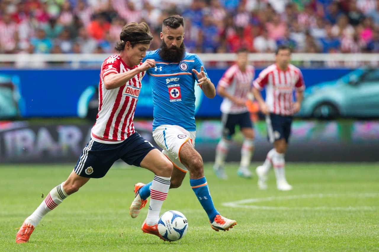 El paso del catalán Marc Crosas por el Cruz Azul fue cortado prematuramente por una lesión de rodilla. Sin embargo, llamó la atención por su larguísima barba nunca antes vista en la Liga MX.
