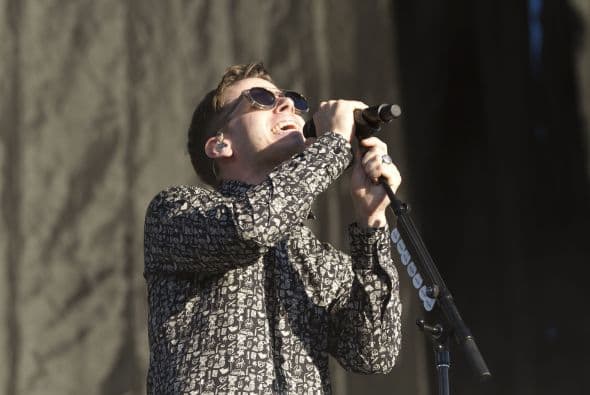 Mark Foster y los demás integrantes de la banda de indie rock Foster the People interpretaron sus mayores éxitos en el Austin City Limits este viernes.