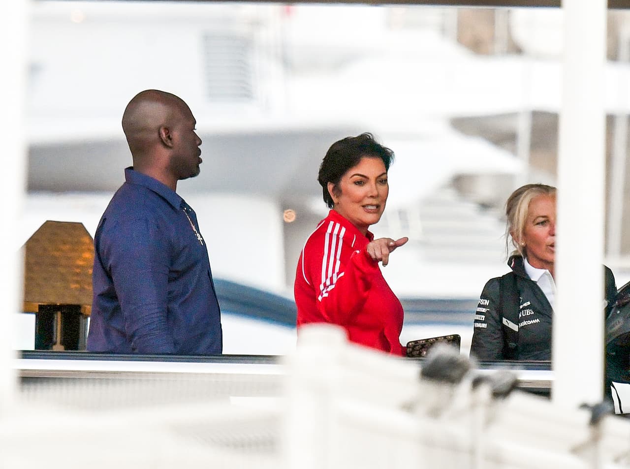 Claro está, que para ninguno de estos personajes el lujo es una novedad. A Jenner, de 62 años, la acompañó su novio 
<b><a href="https://www.univision.com/entretenimiento/kris-jenner-y-corey-gamble-no-se-quitan-las-manos-de-encima-video">Corey Gamble</a></b>, de 37.