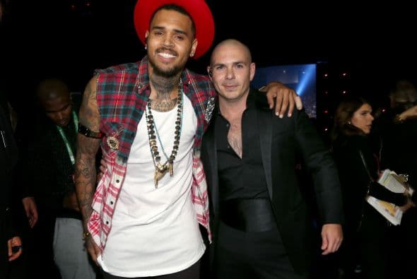 Una vez bajaban del escenario y durante la alfombra verde, se dieron la tarea de abrazarse, tomarse una que otra selfie y echarse uno que otro cuentito. ¡Y lo captamos todo!