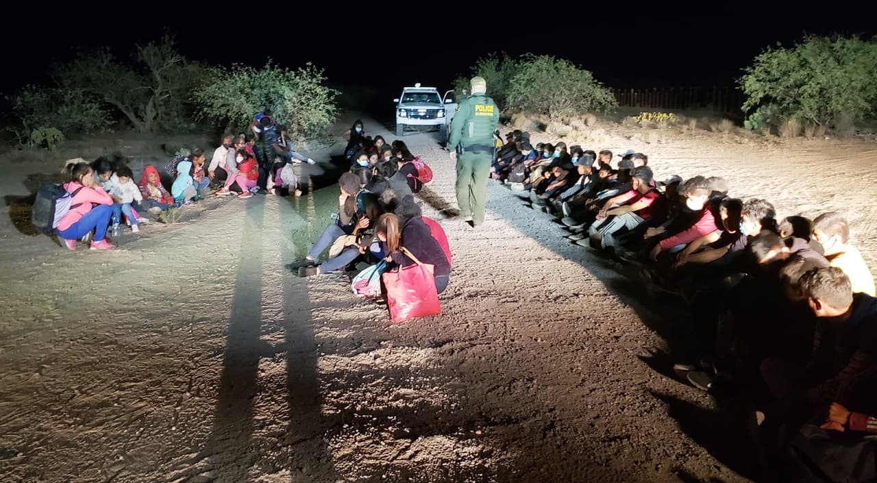 Más de 70 menores no acompañados se entregan a la Patrulla Fronteriza en Arizona