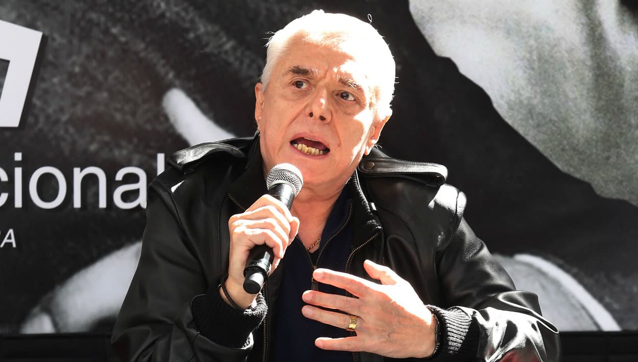 Durante una conferencia de prensa que ofreció este martes en la Ciudad de México, Enrique Guzmán aseguró que Frida Sofía "quiere independizarse de la familia, 
<b>le estorba la familia</b>. Ella quiere triunfar y ojalá lo logre".