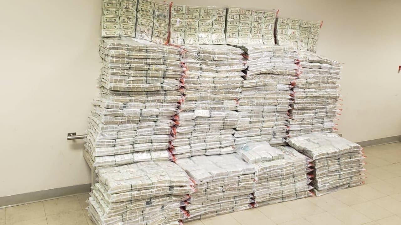 Policía confisca $2 millones tras persecución por una multa de tránsito en Hato Rey