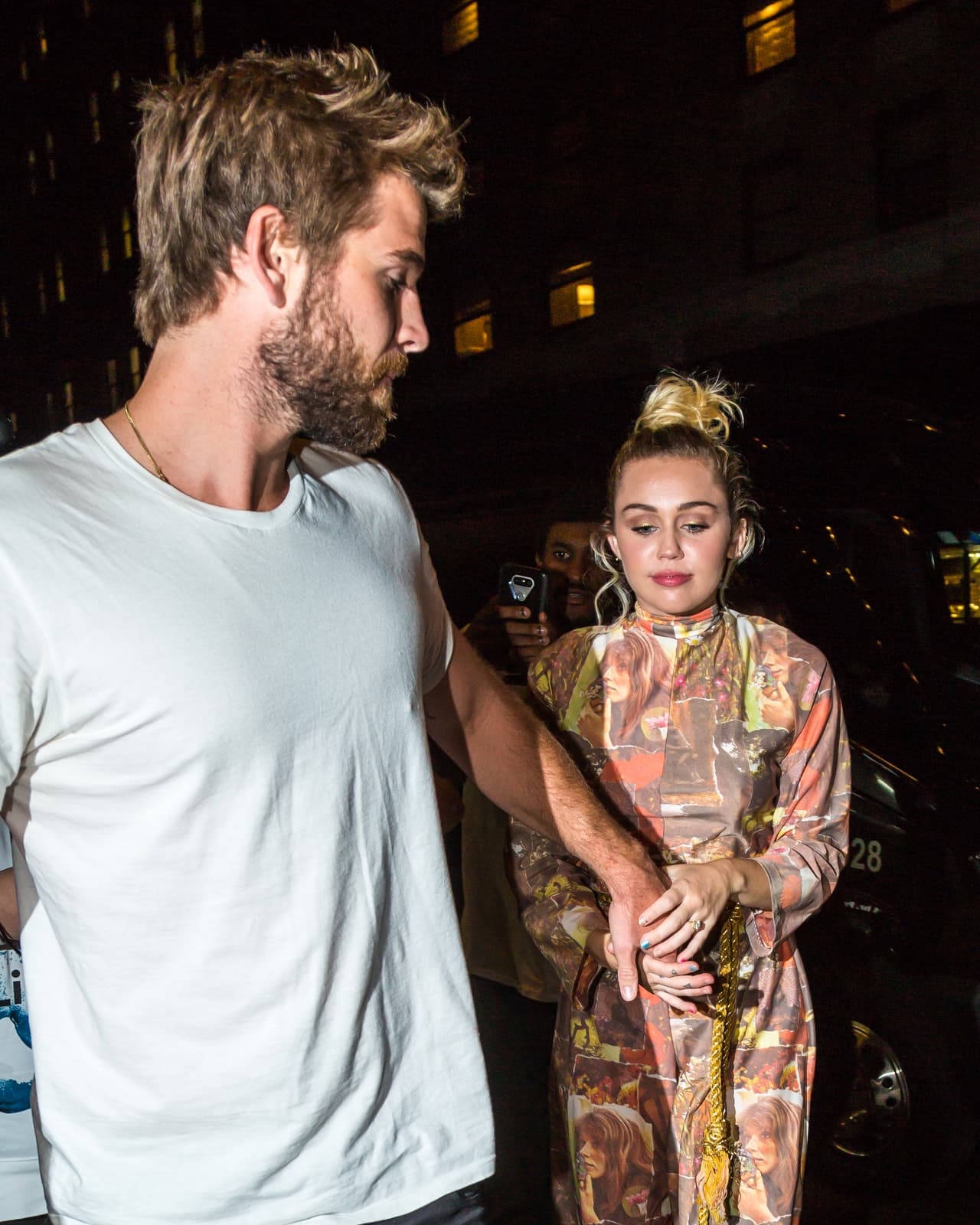 Para los fanáticos de Miley tal vez no sea noticia que Liam haya vuelto a ser su protector.