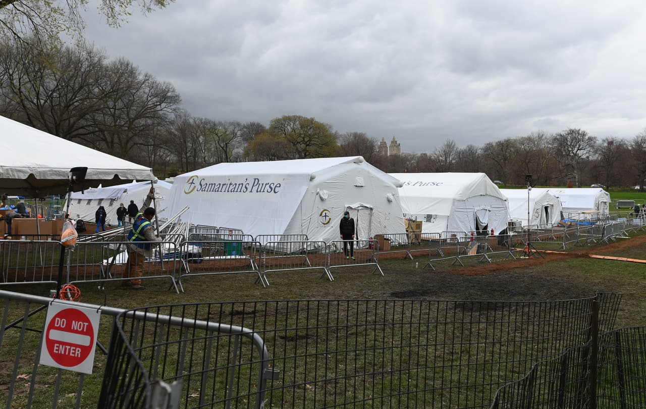 El personal médico que atenderá el hospital son trabajadores voluntarios de la salud de Samaritan's Purse, una organización cristiana evangélica de ayuda en caso de desastre.