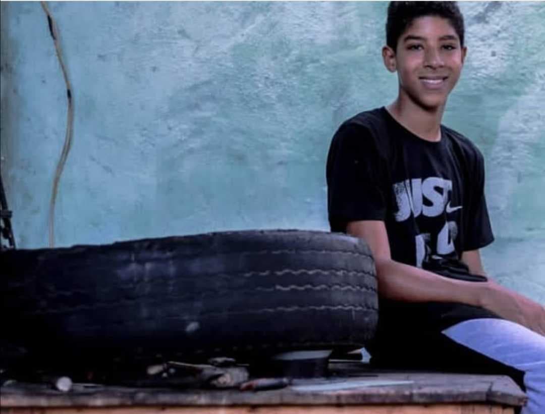 El niño que perdió las chanclas y encontró un negocio para su familia