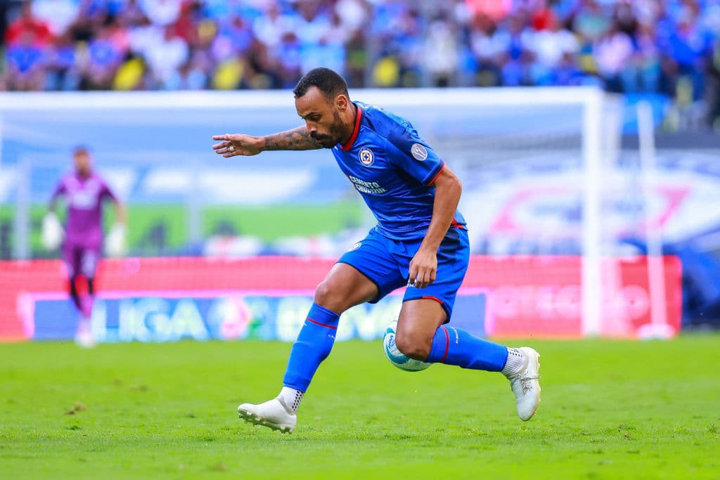 Ex delantero de La Máquina sufre increíble lesión