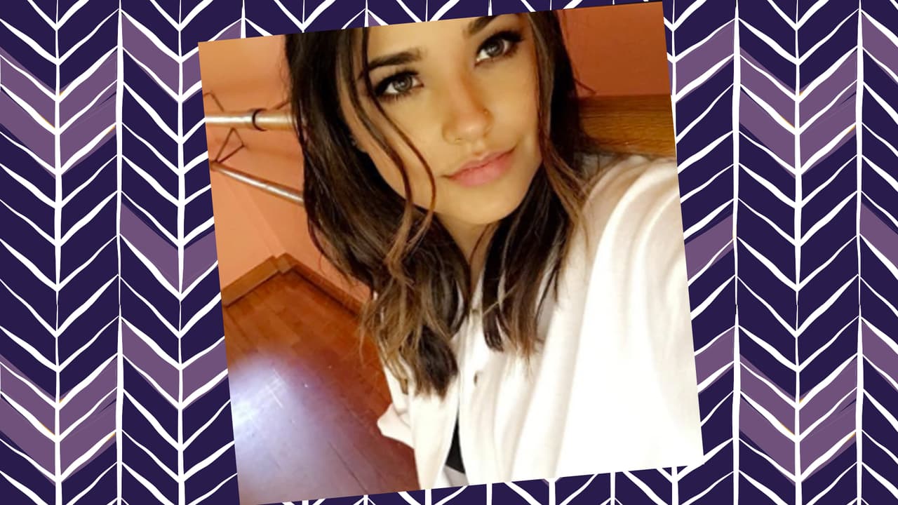 Vivian pudiera ser fácilmente la doble de nuestra Becky G. Ambas cantan, bailan y adoran las cámaras. A Becky la vimos de jueza invitada en Pequeños Gigantes USA y Vivian tampoco es ajena a los shows de Univision pues participó en 2016 en Va Por Ti. ¿En qué se parecen y en qué no?