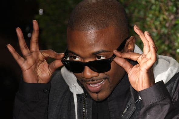 En noviembre de 2018, Ray J, el ex de Kim Kardashian con quien se grabó en el íntimo encuentro, dijo a The Sun que la empresaria
<b><a href="https://www.univision.com/entretenimiento/el-hombre-del-video-con-el-que-kim-kardashian-se-hizo-famosa-anuncia-que-esta-muerto-fotos" target="_blank"> tenía un baúl lleno de juguetes sexuales</a></b>, gastaba 100,000 dólares en tangas y hacía pausas durante sus encuentros sexuales para retocarse el maquillaje.
<br>