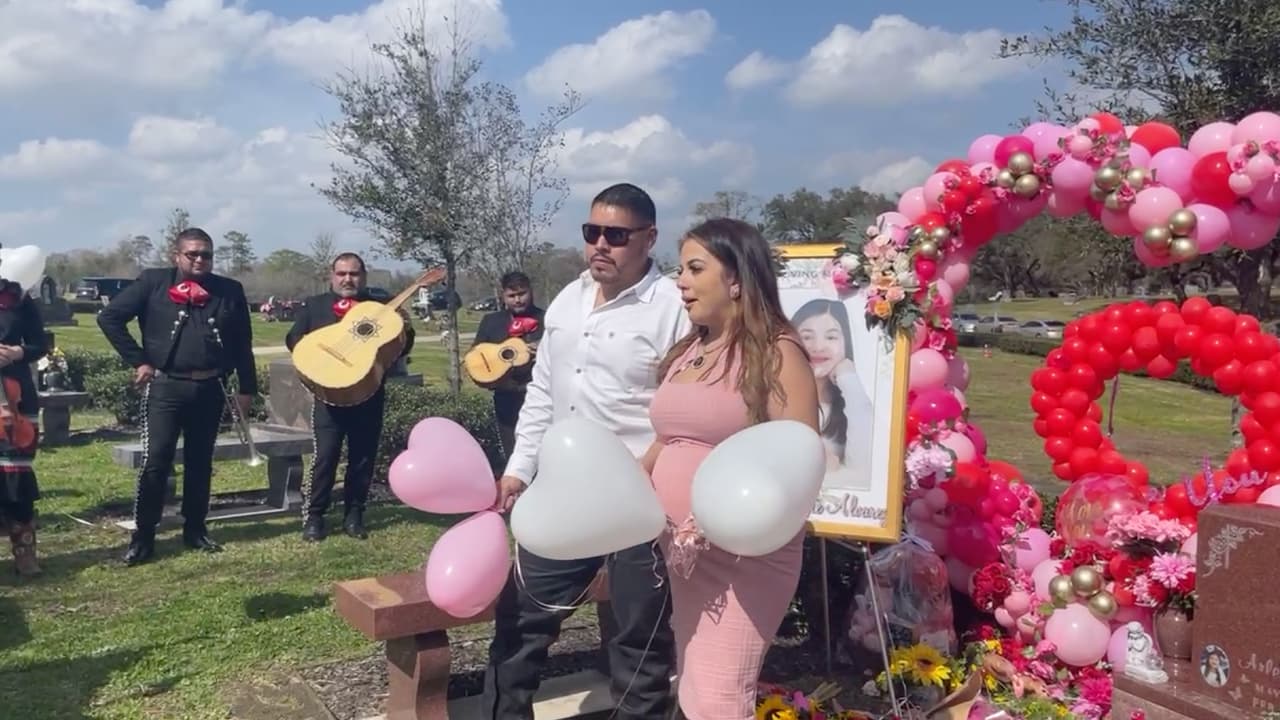 Los padres de Arlene ofrecieron unas palabras de agradecimiento a la comunidad y también exigieron 
<a href="https://www.univision.com/local/houston-kxln/arlene-alvarez-baleada-robo-muerte-cerebral-desconectar-houston-fotos">justicia por la muerte de la niña. </a>