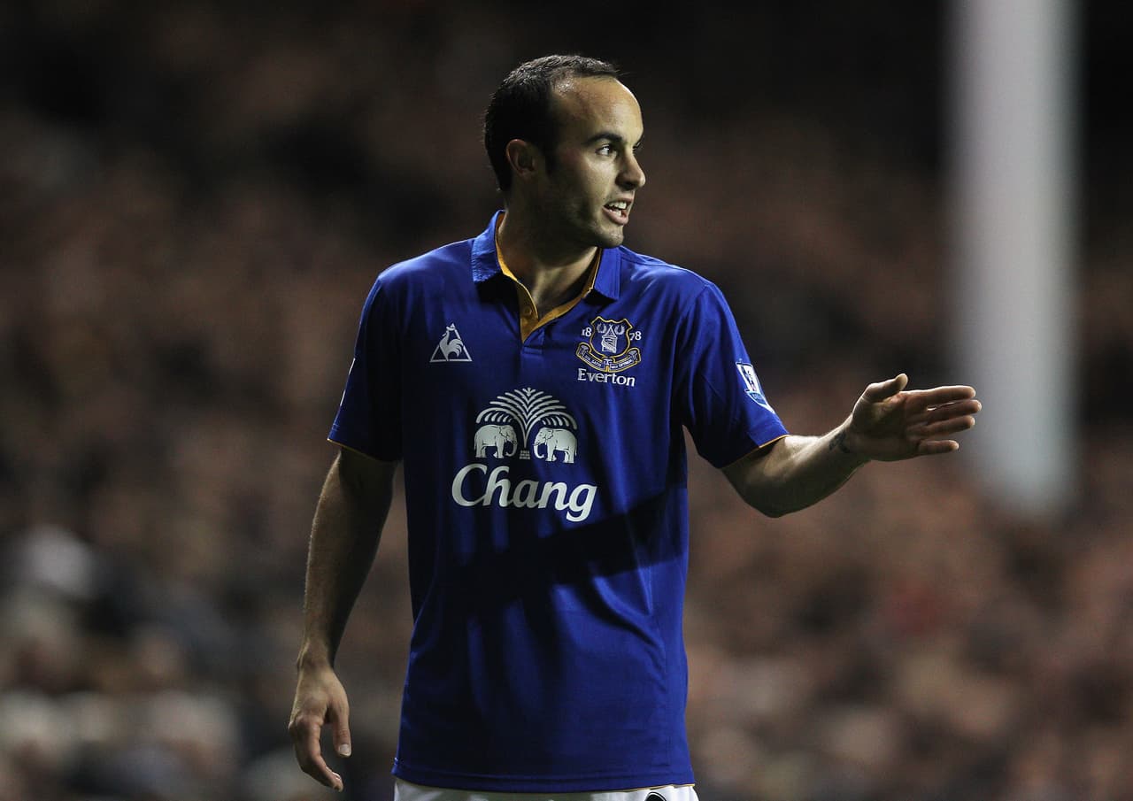 En 2010 y 2011 estuvo cedido en dos ocasiones al Everton. En 13 partidos en la primera cesión marcó 2 goles y dio cuatro asistencias, mientras la segunda vez jugó nueve partidos se fue sin goles.