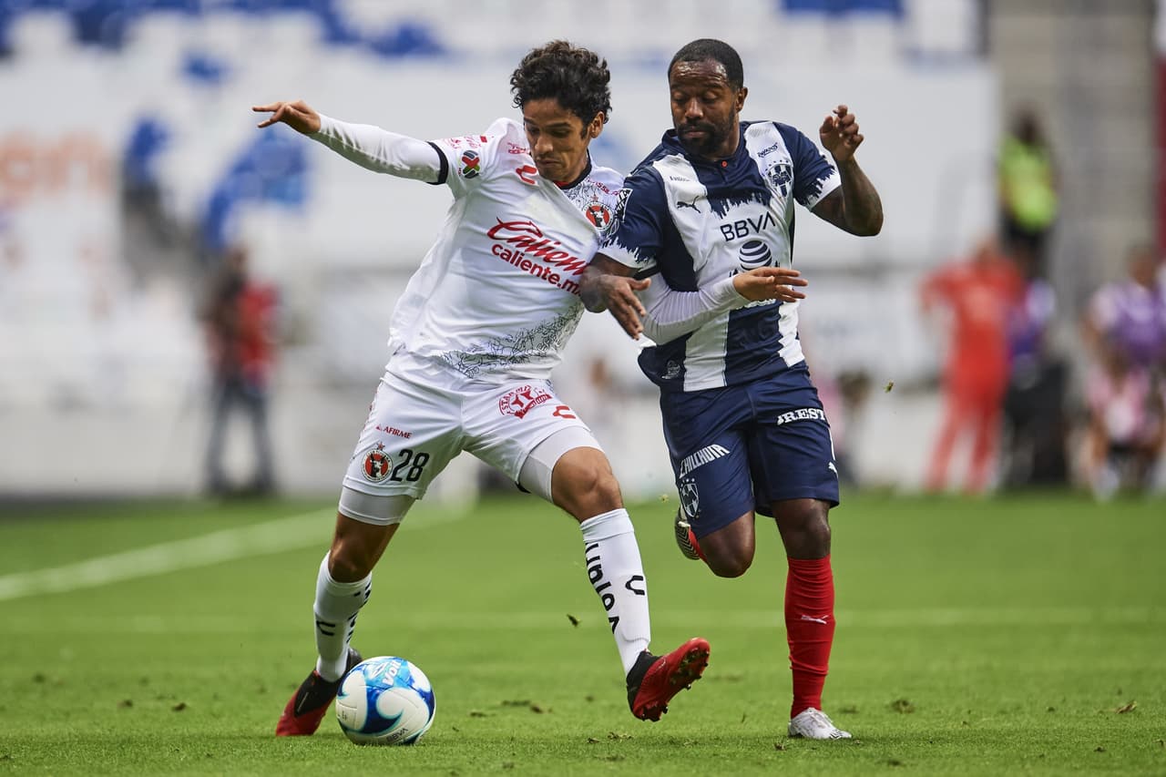 En un duelo muy cerrado, las anotaciones de Maxi Meza y Mauro Manotas hacen que Monterrey y Tijuana dividan los puntos. Los regios acumulan una racha de tres encuentros sin poder ver la victoria. Con el empate Xolos se mantiene en la cuarta posición de la tabla con 13 unidades.