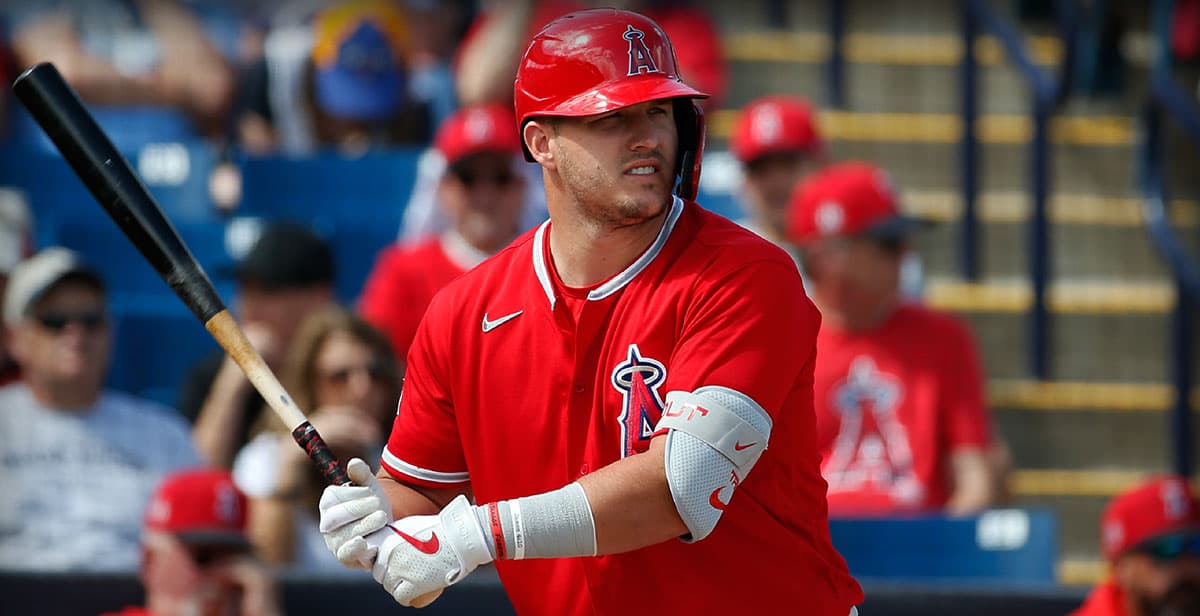 Se vende tarjeta de Mike Trout por casi un millón de dólares