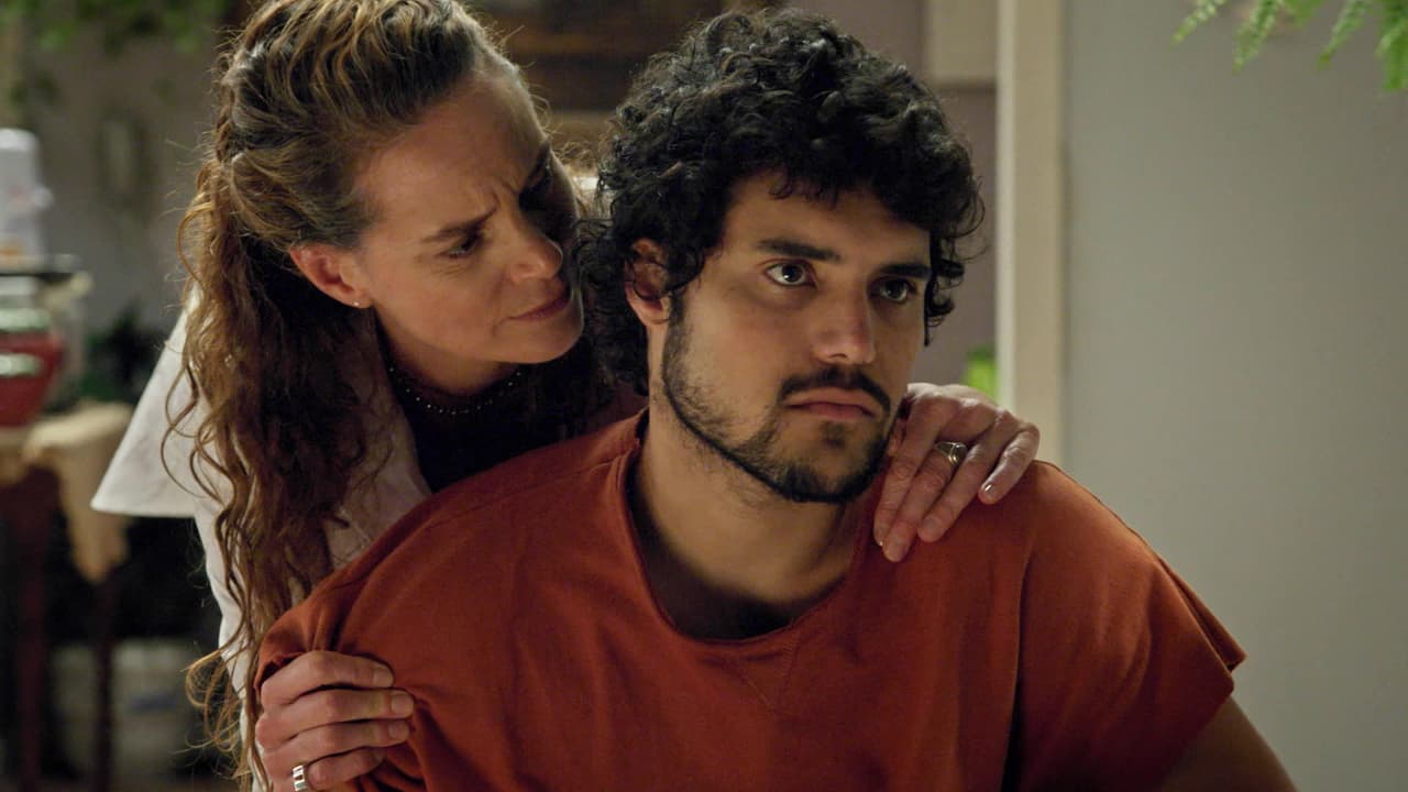 ¿Podrá la familia de Esmirna superar sus pequeños problemas y hacer frente al 
<b>Apocalipsis</b>? Averígualo de lunes a viernes a las 9PM/ 8C por UniMás.