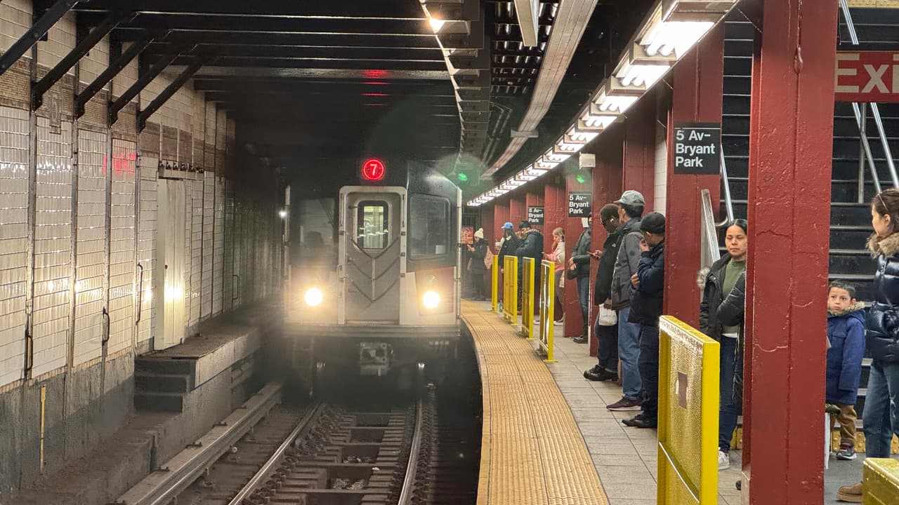 Adolescente muere tras ser arrollada cuando caminaba en vías del subway en Nueva York