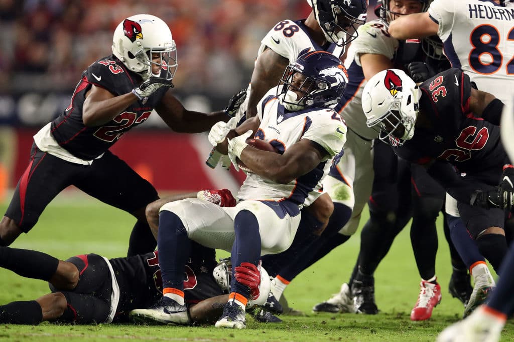 Los puntos seguían apilándose a favor de los Broncos. Con acarreo de una yarda de Royce Freeman, Denver ampliaba su ventaja a 35-3, cuando restaban 21 segundos del primer medio.