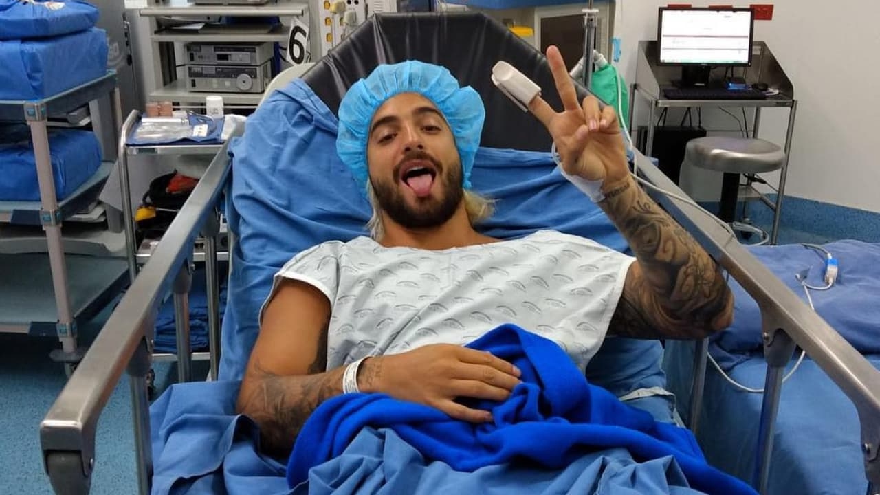 Esta es la razón detrás de la foto de Maluma en una camilla de hospital que tanto preocupó a sus fans