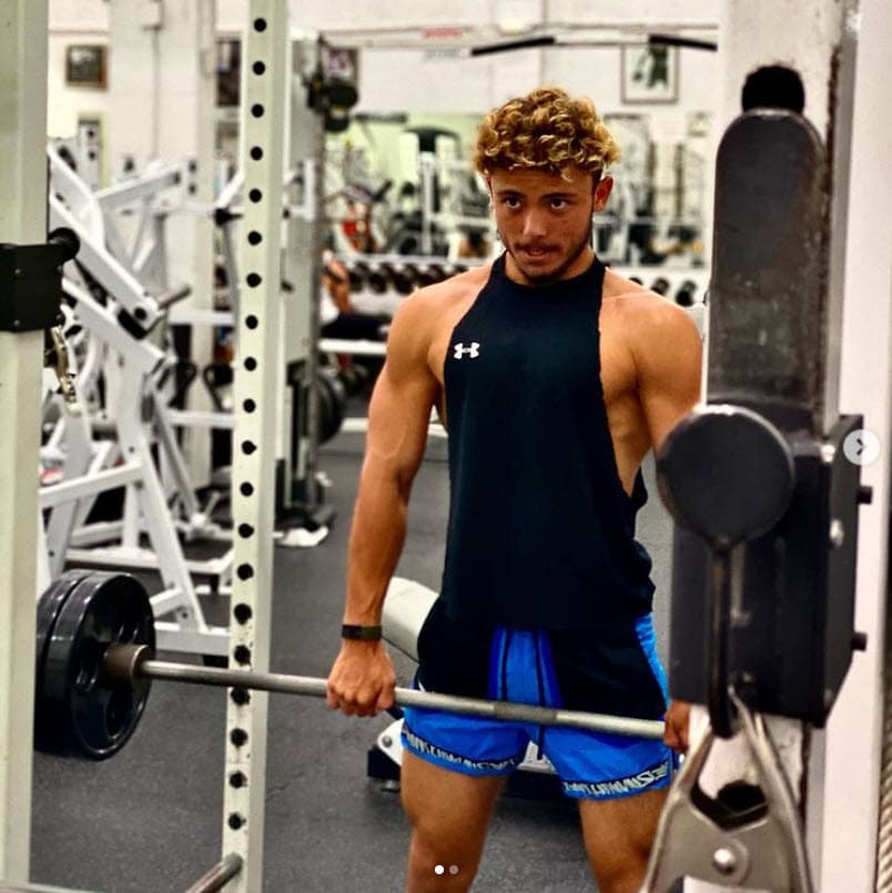 La actriz reflexionó sobre apoyar las decisiones de los hijos y dijo ser un ejemplo para Cristan, pues ella 
<b>logró salir adelante sin tener un título profesional.</b>