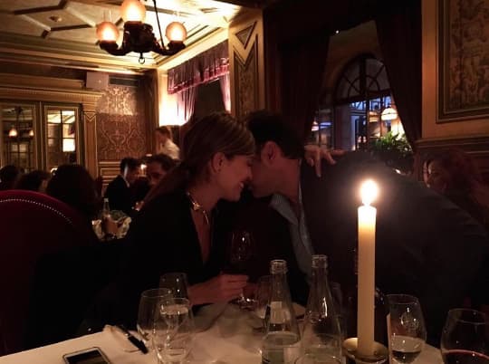 Karla Martínez: "Noche de novios en París! #Paris #Francia". (Junio 28, 2016)