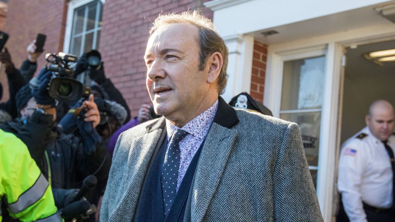Retiran cargo de agresión sexual contra Kevin Spacey luego que presunta víctima invocara la Quinta Enmienda