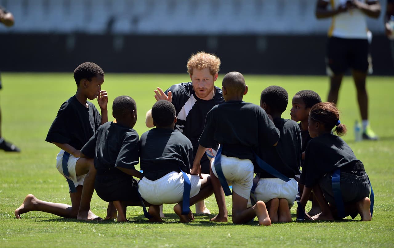 El Príncipe Harry jugando rugby en Sudáfrica