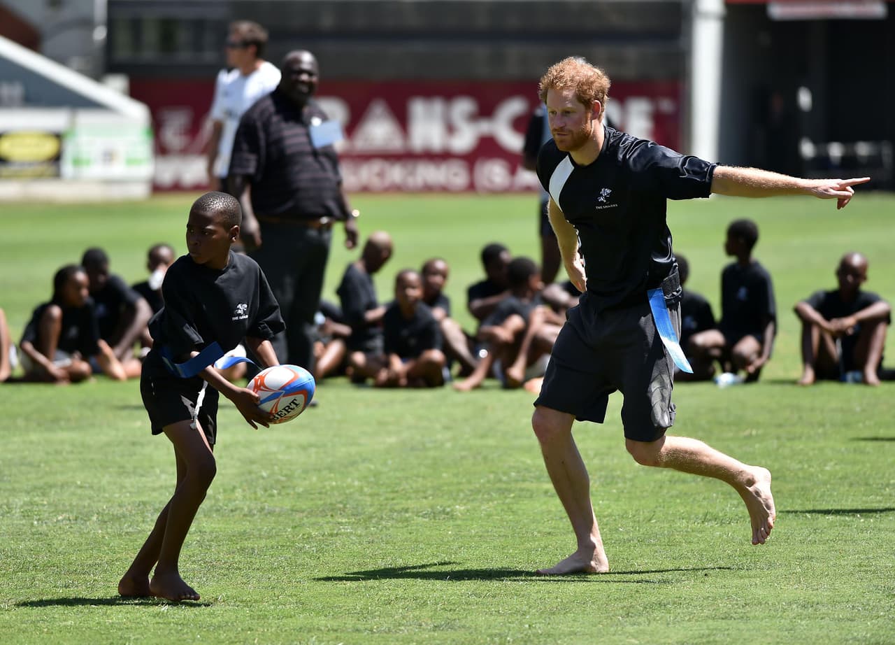 El Príncipe Harry jugando rugby en Sudáfrica